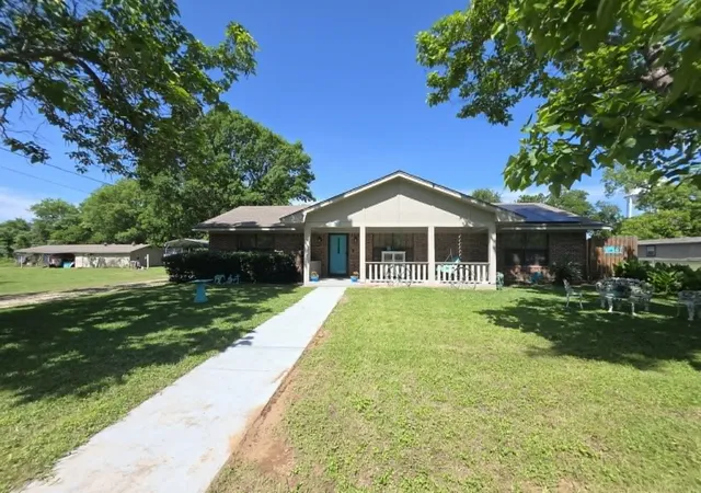 Photo 1 of Single family home for sale at 900 S 8th Ave, Teague, TX 75860 | MLS# 21265323 | Listing updated on 2026-09-02
