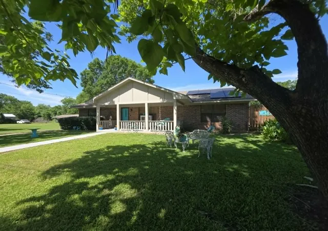 Photo 2 of Single family home for sale at 900 S 8th Ave, Teague, TX 75860 | MLS# 21265323 | Listing updated on 2026-09-02