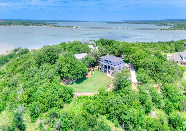 Photo 3 of Single family home for sale at 1132 Mallard Pointe Dr, Cedar Hill, TX 75104 | MLS# 21262662 | Listing updated on 2026-09-25