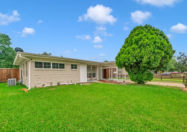 1st image of 1614 Briarwood Ln, Irving, TX 75061 | MLS# 21264024