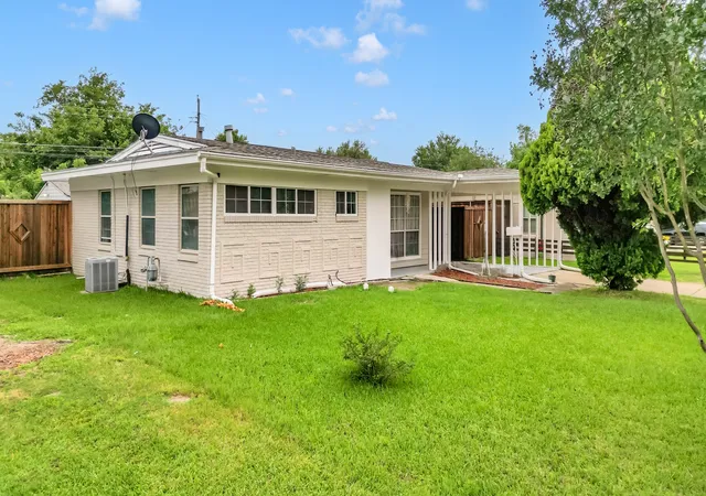 3rd image of 1614 Briarwood Ln, Irving, TX 75061 | MLS# 21264024