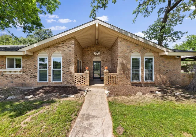 Photo 3 of Sale Pending at 7808 Ileson Rd, Aubrey, TX 76227 | MLS# 21265390 | Listing updated on 2026-08-20