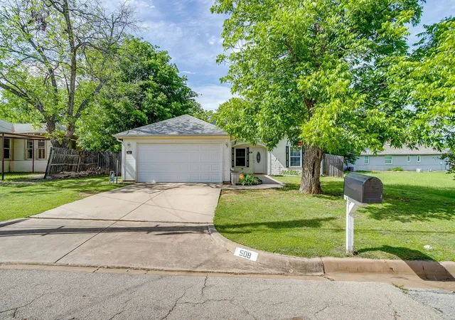Homes for sale in Mineral Wells, TX | 508 5th St Nw, Mineral Wells, TX 76067 | MLS# 21264964