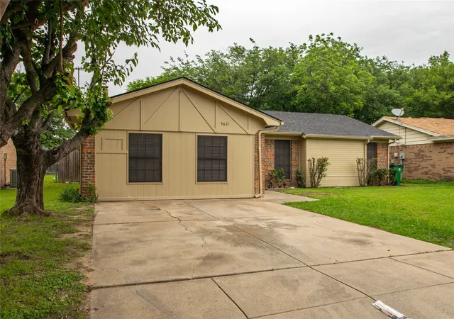 Homes for sale in Haltom City, TX | 5621 Brent Dr, Haltom City, TX 76148 | MLS# 21262933