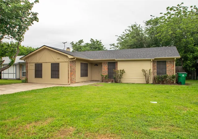 Homes for sale in Haltom City, TX | 5621 Brent Dr, Haltom City, TX 76148 | MLS# 21262933
