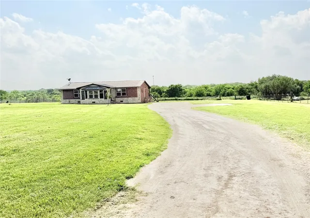 Homes for sale in Joshua, TX | 9717 Limestone Ct, Joshua, TX 76058 | MLS# 21265318