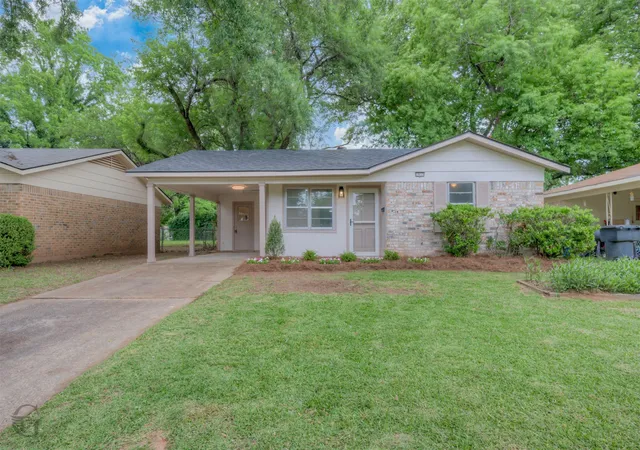 Photo 1 of Sale Pending at 1915 Saturn St, Bossier City, LA 71112 | MLS# 21265445 | Listing updated on 2026-07-12