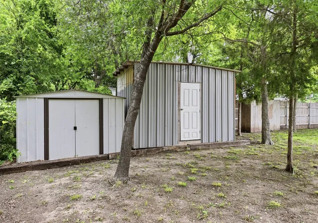 Photo 3 of Sale Pending at 258 Spring Valley Cir, Azle, TX 76020 | MLS# 21265491 | Listing updated on 2026-10-06