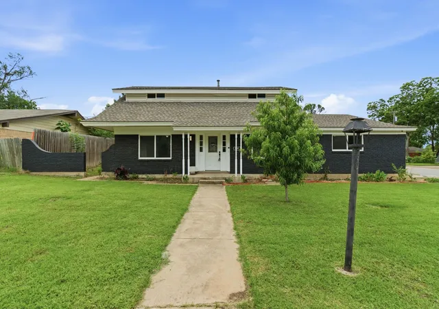 Photo 1 of Single family home for sale at 1900 Charleston Dr, Bedford, TX 76022 | MLS# 21264352 | Listing updated on 2026-08-31