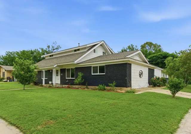 Photo 2 of Single family home for sale at 1900 Charleston Dr, Bedford, TX 76022 | MLS# 21264352 | Listing updated on 2026-08-31