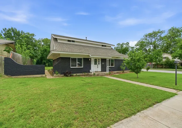 Photo 3 of Single family home for sale at 1900 Charleston Dr, Bedford, TX 76022 | MLS# 21264352 | Listing updated on 2026-08-31