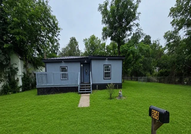 Homes for sale in Cameron, TX | 806 S Rusk Ave, Cameron, TX 76520 | MLS# 21265414