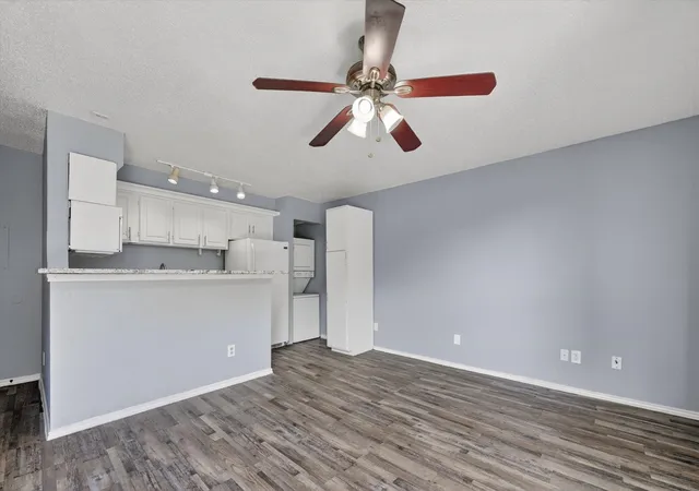 2nd image of 1700 Baird Farm Cir #1303, Arlington, TX 76006 | MLS# 21264793