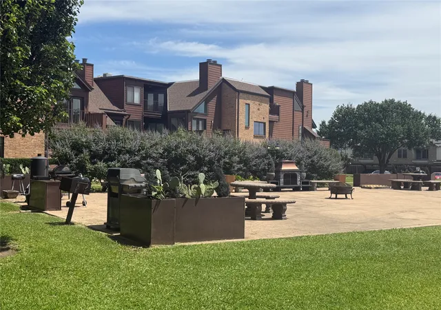2nd image of 1700 Baird Farm Cir, Arlington, TX 76006