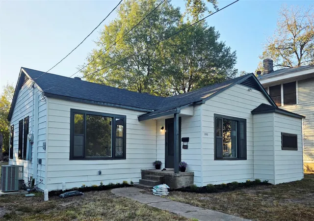 Photo 2 of Single family home for sale at 1000 S Church, Paris, TX 75460 | MLS# 21265529 | Listing updated on 2026-08-29