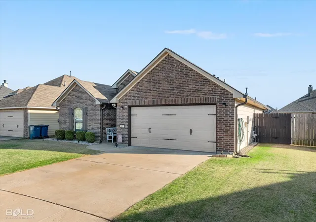 Photo 3 of Sale Pending at 105 Grand Cane Ct, Bossier City, LA 71111 | MLS# 21253288 | Listing updated on 2026-07-18