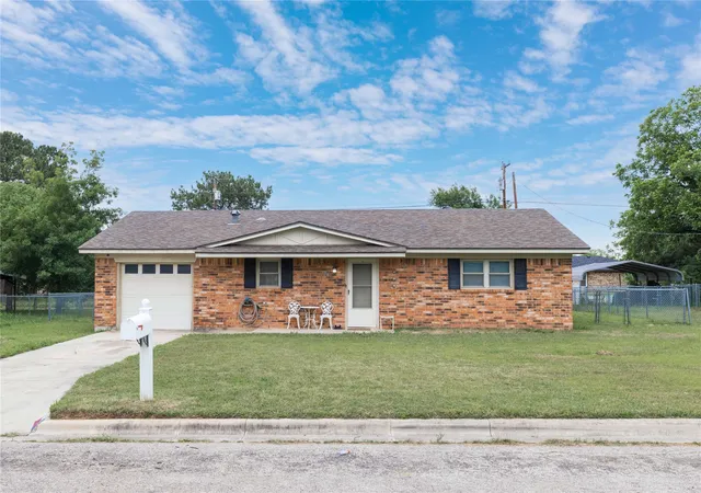 Homes for sale in Brownwood, TX | 3806 Country Side Dr, Brownwood, TX 76801 | MLS# 21265620