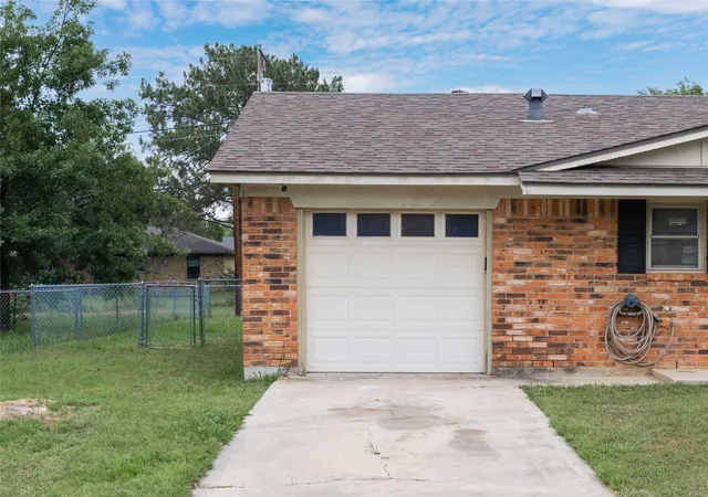 Homes for sale in Brownwood, TX | 3806 Country Side Dr, Brownwood, TX 76801 | MLS# 21265620