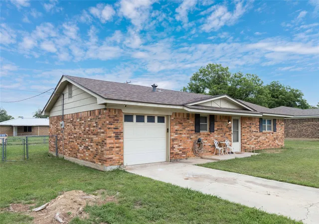 Homes for sale in Brownwood, TX | 3806 Country Side Dr, Brownwood, TX 76801 | MLS# 21265620