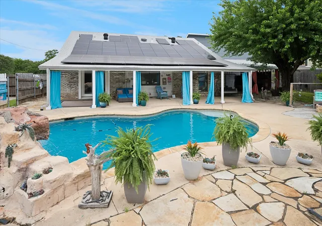 Photo 1 of Single family home for sale at 9716 Windsor Cir, Fort Worth, TX 76140 | MLS# 21263790 | Listing updated on 2026-08-30