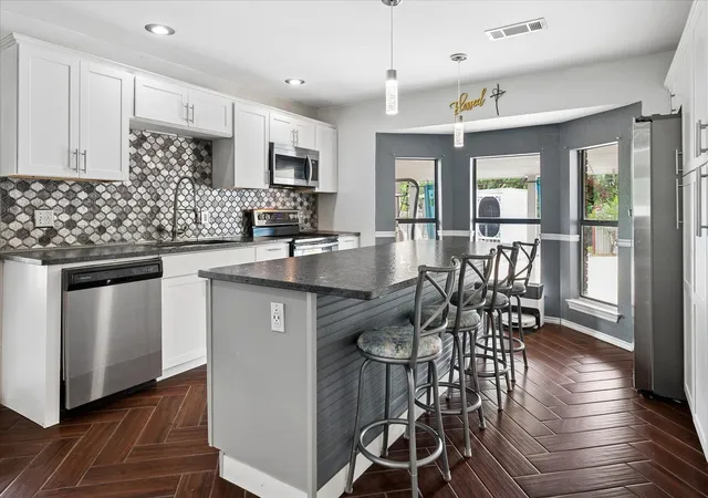 Photo 2 of Single family home for sale at 9716 Windsor Cir, Fort Worth, TX 76140 | MLS# 21263790 | Listing updated on 2026-08-30