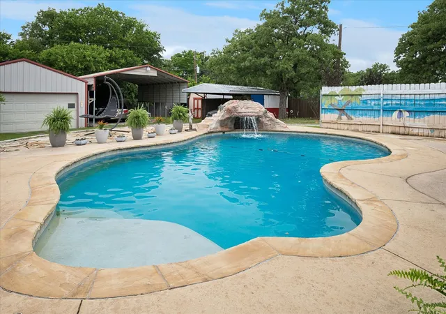 Photo 3 of Single family home for sale at 9716 Windsor Cir, Fort Worth, TX 76140 | MLS# 21263790 | Listing updated on 2026-08-30