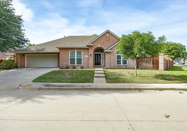 2nd image of 3529 Stone Creek Ln S, Fort Worth, TX 76137 | MLS# 21264006
