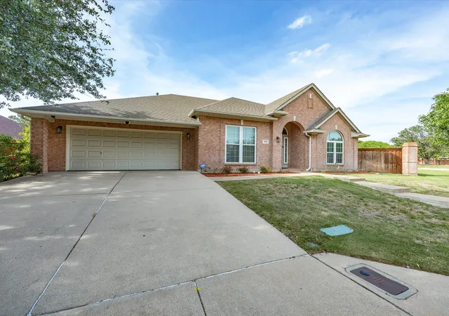 3rd image of 3529 Stone Creek Ln S, Fort Worth, TX 76137 | MLS# 21264006