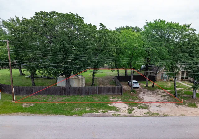 Homes for sale in Gun Barrel City, TX | 104 Autumn Wood Trl, Gun Barrel City, TX 75156 | MLS# 21258482