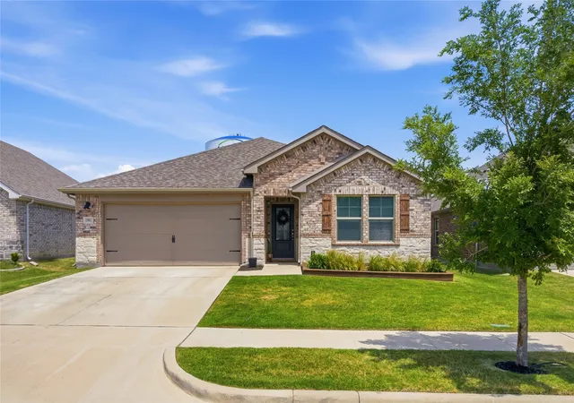 Photo 2 of Single family home for sale at 1501 Pleasant Knoll Trl, Aubrey, TX 76227 | MLS# 21265702 | Listing updated on 2026-10-03