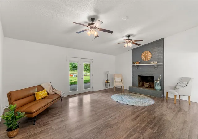 Photo 2 of Single family home for sale at 524 Park Ln, Mount Vernon, TX 75457 | MLS# 21265712 | Listing updated on 2026-09-30