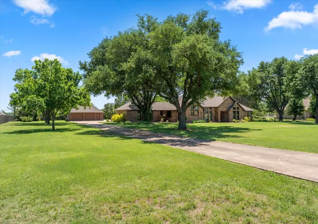 Photo 3 of Single family home for sale at 10612 Live Oak Dr, Forney, TX 75126 | MLS# 21265276 | Listing updated on 2026-09-04
