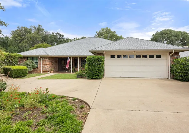 Photo 2 of Single family home for sale at 3808 Fairway Dr, Granbury, TX 76049 | MLS# 21265742 | Listing updated on 2026-10-03