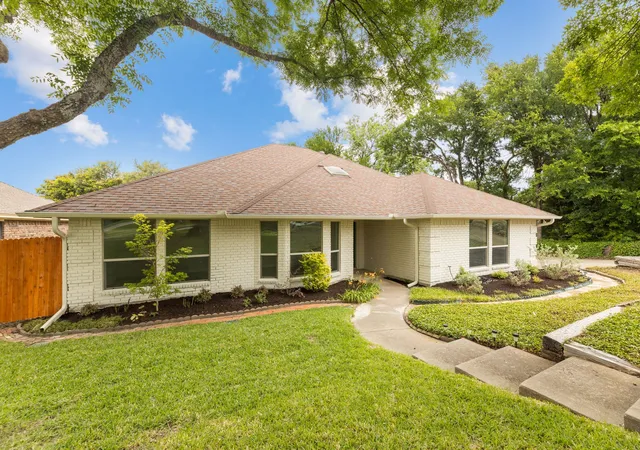 Photo 2 of Sale Pending at 10112 Wandering Way St, Benbrook, TX 76126 | MLS# 21262628 | Listing updated on 2026-08-22