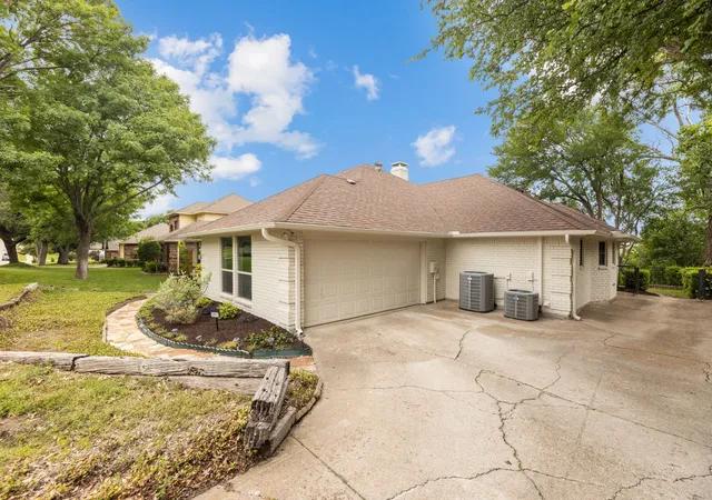 Photo 3 of Sale Pending at 10112 Wandering Way St, Benbrook, TX 76126 | MLS# 21262628 | Listing updated on 2026-08-22