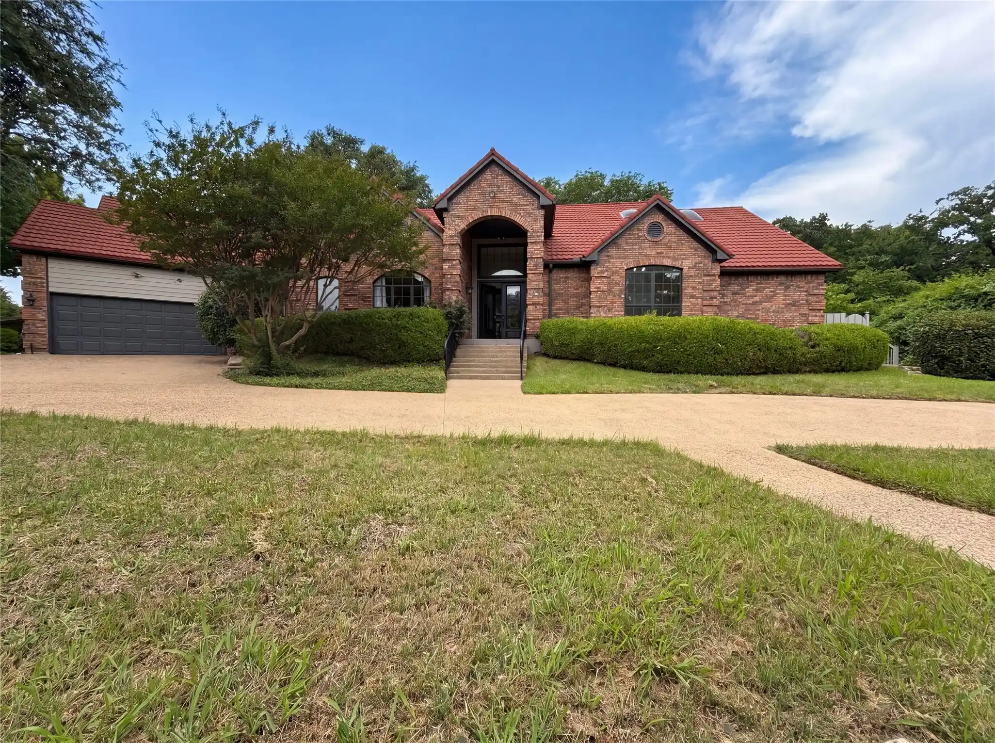 Single family home for sale at 2405 Castle Rock Rd, Arlington, TX 76006 | MLS# 21265785