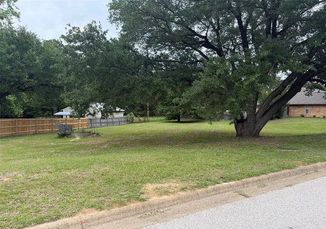 Homes for sale in Athens, TX | 3303 Bogota St, Athens, TX 75752 | MLS# 21264170