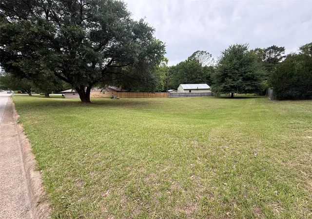Homes for sale in Athens, TX | 3303 Bogota St, Athens, TX 75752 | MLS# 21264170