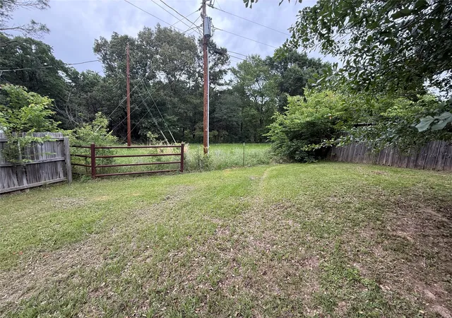 Homes for sale in Athens, TX | 3303 Bogota St, Athens, TX 75752 | MLS# 21264170