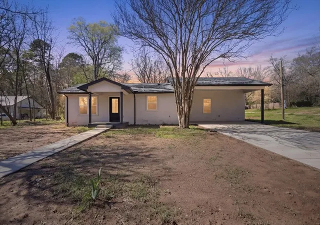 Photo 1 of Single family home for sale at 702 S Montgomery St, Gilmer, TX 75644 | MLS# 21257160 | Listing updated on 2026-09-04