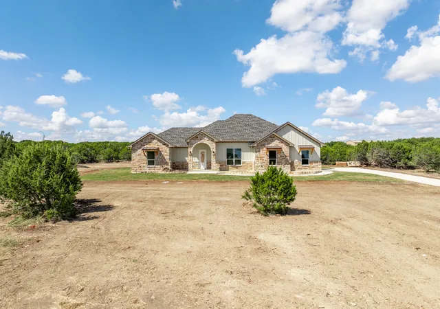 Photo 3 of Sale Pending at 117 Cedar Bluff Loop, Gatesville, TX 76528 | MLS# 21265800 | Listing updated on 2026-08-26