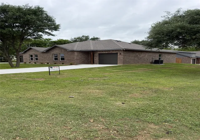 Photo 1 of Multi family home for sale at 106 Woodard Ave, Cleburne, TX 76033 | MLS# 21265628 | Listing updated on 2026-10-01