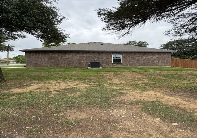 Photo 3 of House for sale at 106 Woodard Ave, Cleburne, TX 76033 | MLS# 21265628 | Listing updated on 2026-10-01