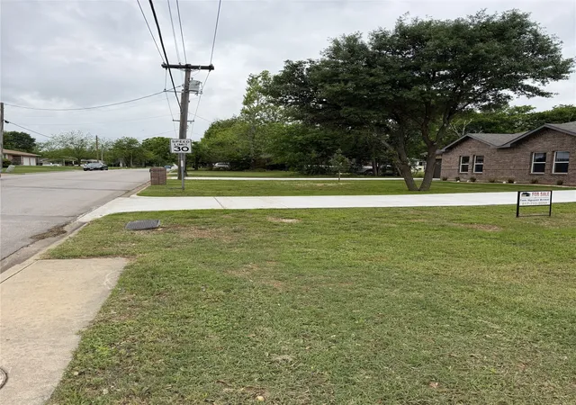 Photo 4 of House for sale at 106 Woodard Ave, Cleburne, TX 76033 | MLS# 21265628 | Listing updated on 2026-10-01