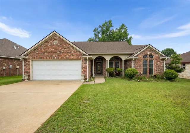 Photo 2 of Sale Pending at 220 Sandstone Ln, Nacogdoches, TX 75965 | MLS# 21257084 | Listing updated on 2026-09-24