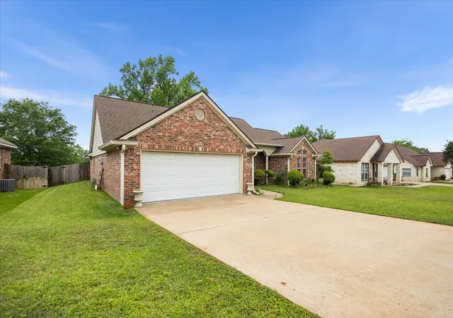 Photo 3 of Sale Pending at 220 Sandstone Ln, Nacogdoches, TX 75965 | MLS# 21257084 | Listing updated on 2026-09-24