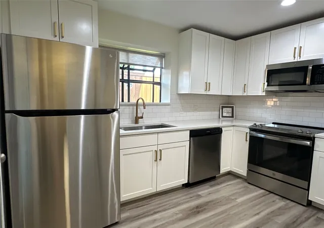 Photo 3 of Condo for sale at 4748 Old Bent Tree Ln #1707, Dallas, TX 75287 | MLS# 21264393 | Listing updated on 2026-08-22