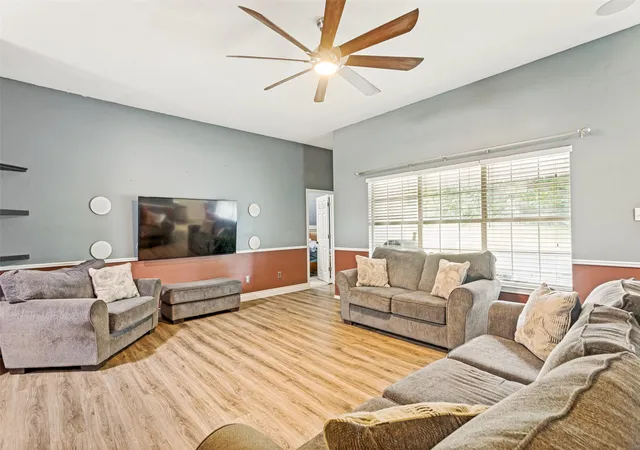Photo 3 of Sale Pending at 106 King Arthur Ct, Weatherford, TX 76086 | MLS# 21264255 | Listing updated on 2026-07-22