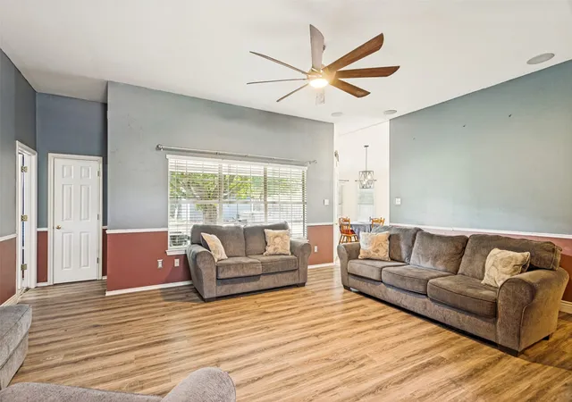 Photo 3 of Sale Pending at 106 King Arthur Ct, Weatherford, TX 76086 | MLS# 21264255 | Listing updated on 2026-07-22
