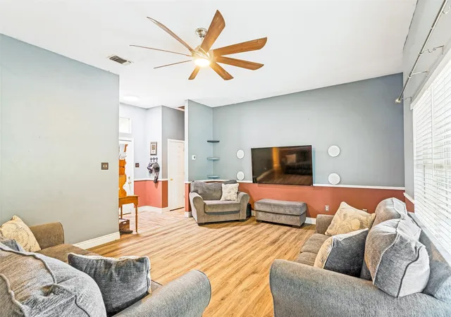 Photo 4 of Sale Pending at 106 King Arthur Ct, Weatherford, TX 76086 | MLS# 21264255 | Listing updated on 2026-07-22